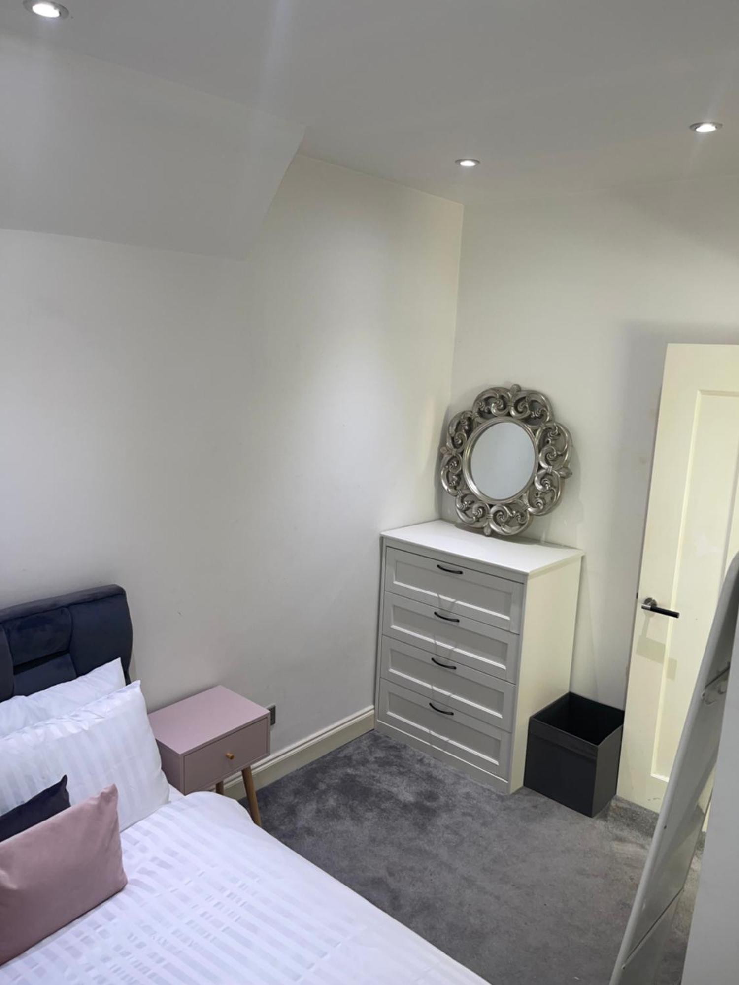 Spacious 2 Bedroom With Garden And Driveway Near Wimbledon *