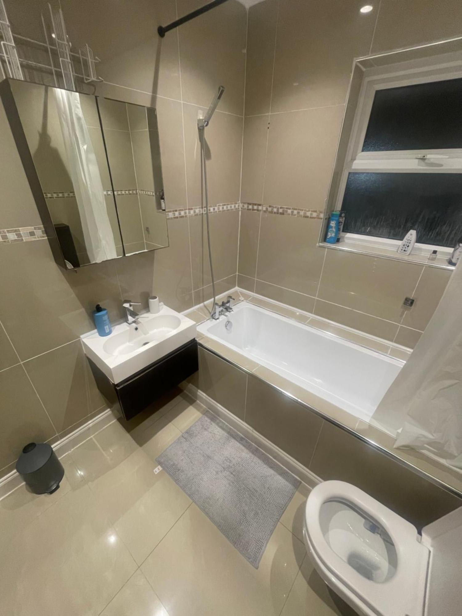 Spacious 2 Bedroom With Garden And Driveway Near Wimbledon Apartment London