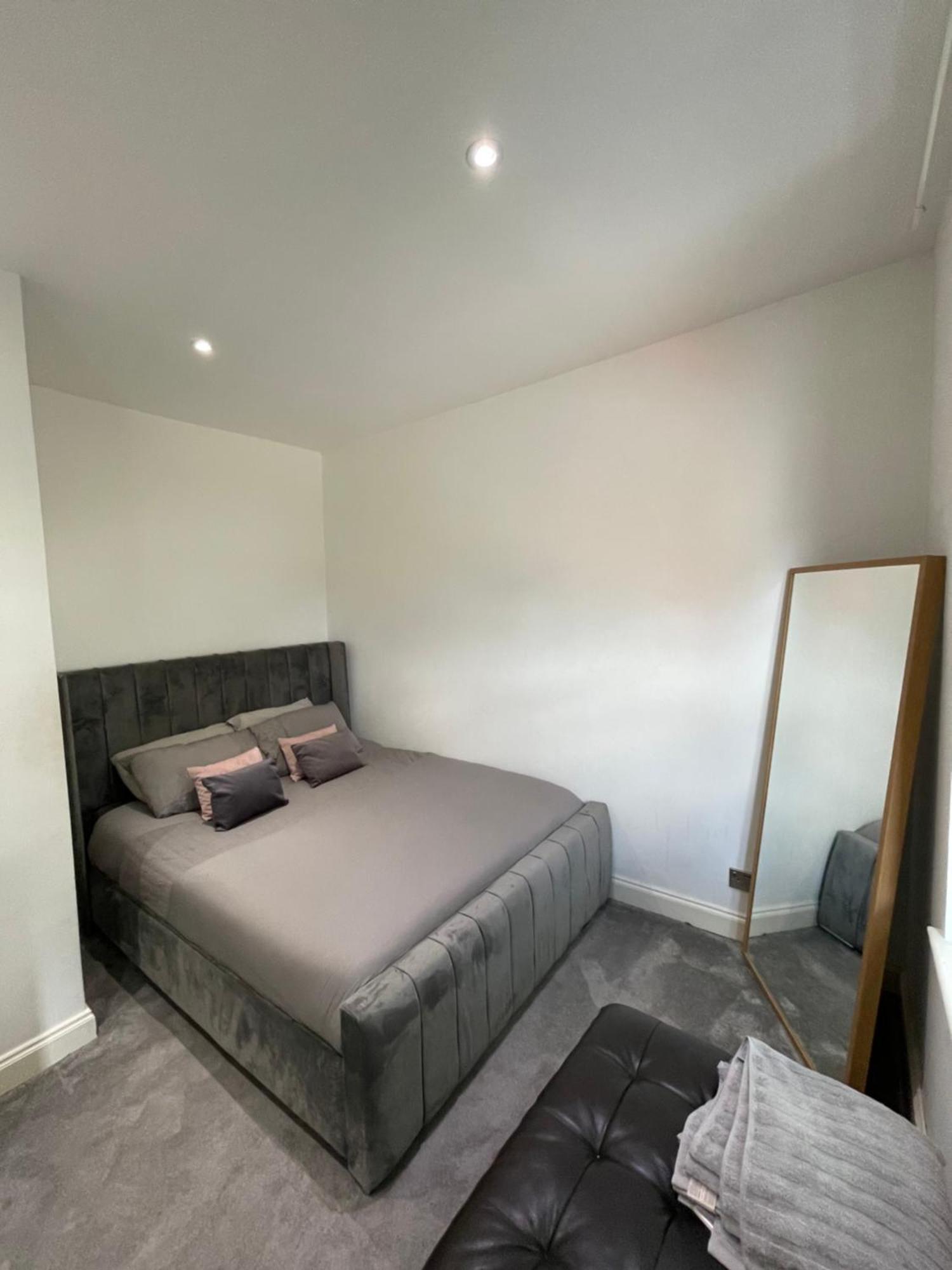 Spacious 2 Bedroom With Garden And Driveway Near Wimbledon