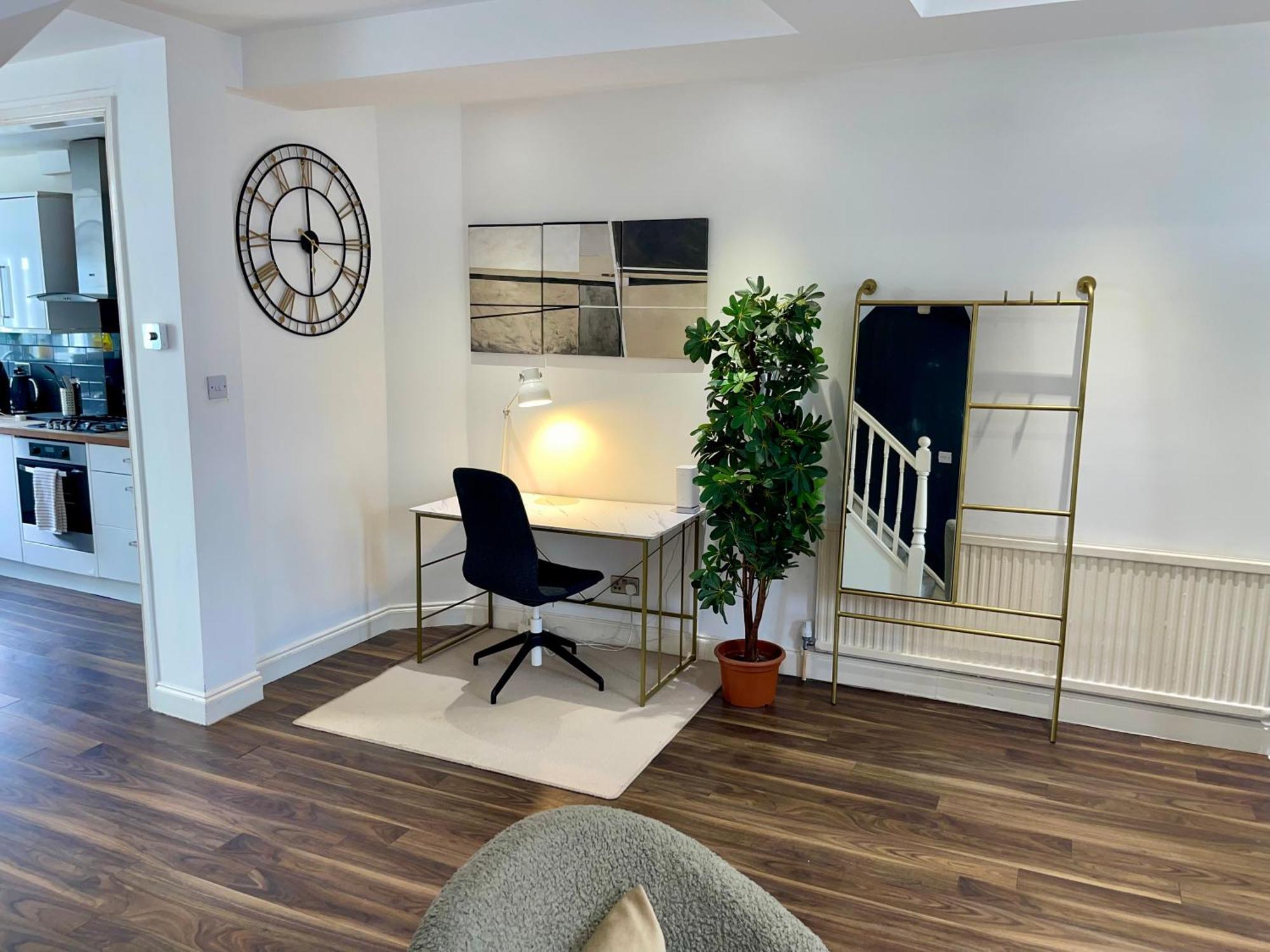 Apartment Spacious 2 Bedroom With Garden And Driveway Near Wimbledon *