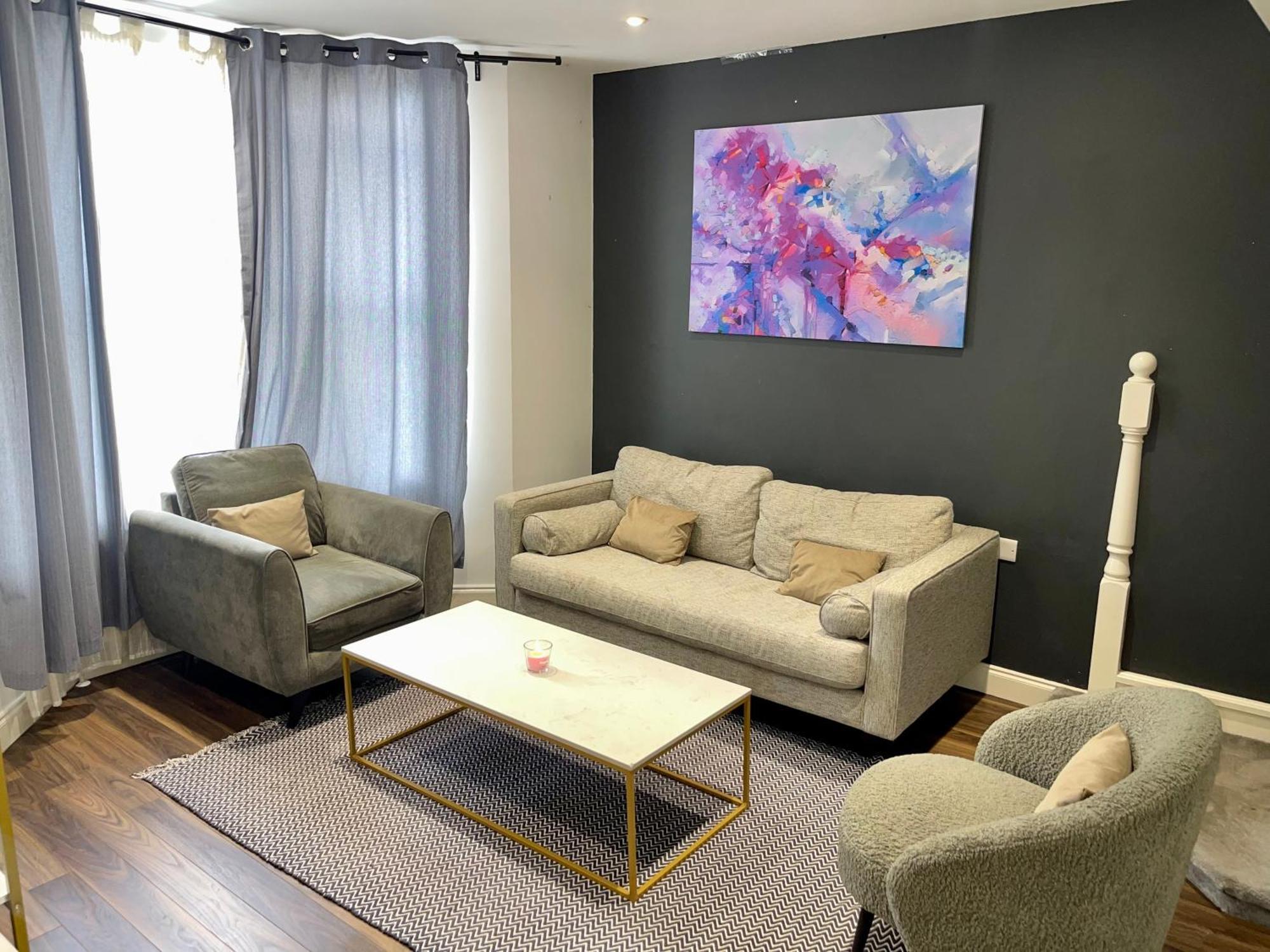 Spacious 2 Bedroom With Garden And Driveway Near Wimbledon London